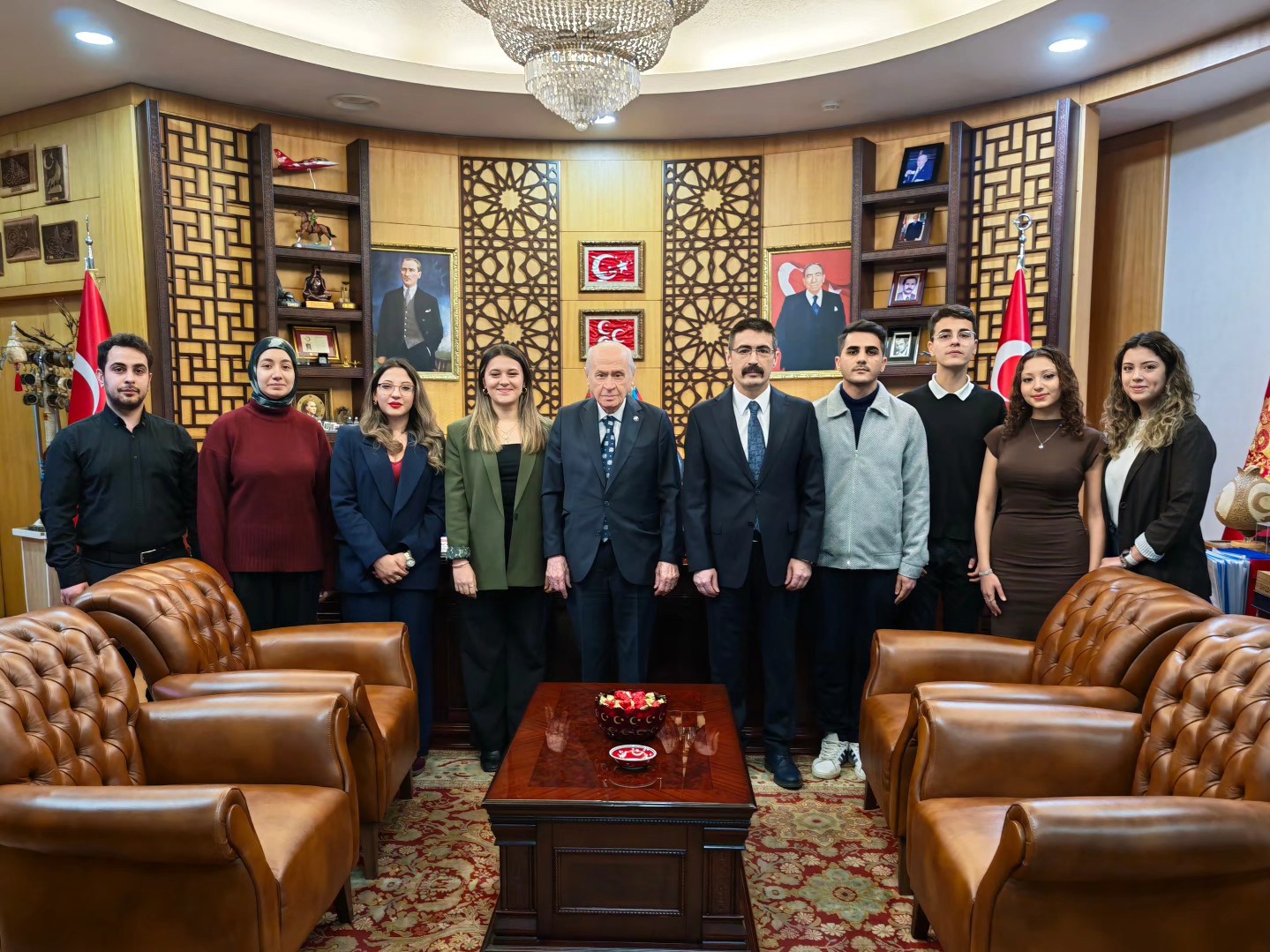 Vakfımızın öğrenci topluluğu, kurucumuz hemşehrimiz MHP Genel Başkanı Sayın Devlet Bahçeli'yi ziyaret ederek Ramazan Bayramı'nı tebrik etti.